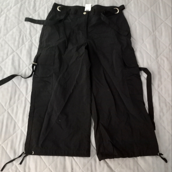 🥰VERY CONFUSING pants - Picture 1 of 5